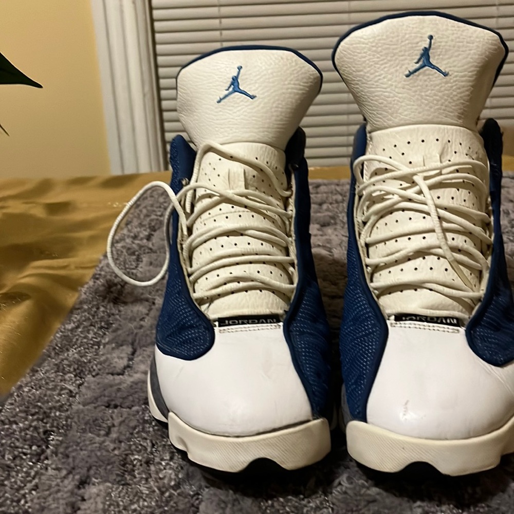 Air Jordan retro 13 almost new left front of sneaker sole needs re-glued